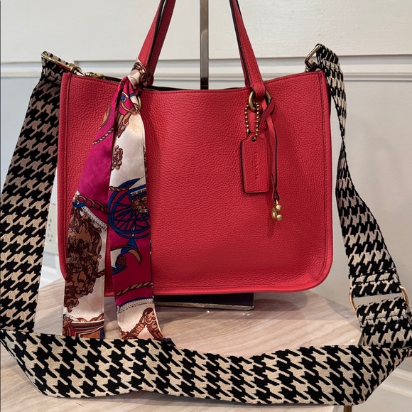 Coach Bag Tyler Carryall 28 Pink Small Tote - Picture 4 of 17